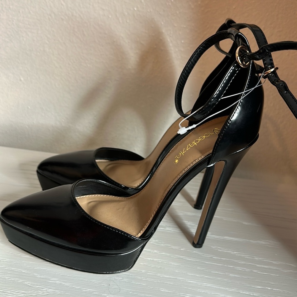 Shoe Dazzle patent platforms
